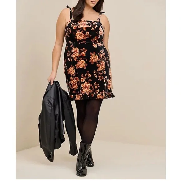 TORRID NWT AT THE KNEE VELVET RUFFLE TIER DRESS - Picture 2 of 6